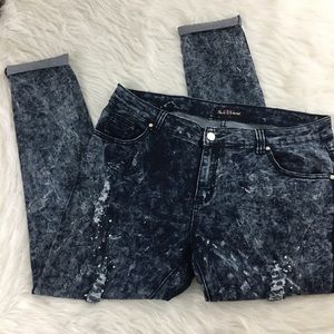 Plus size acid wash distressed skinny jeans